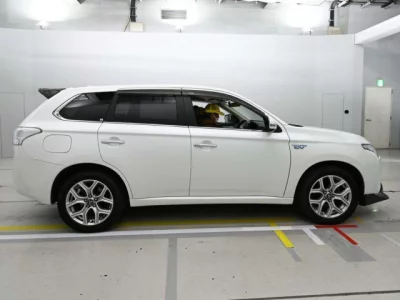 Mitsubishi OUTLANDER PHEV