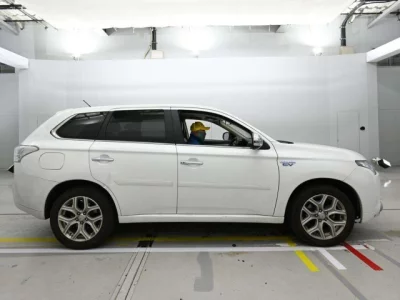 Mitsubishi OUTLANDER PHEV