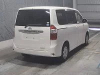 Toyota NOAH лот № 2108 оценка RA  с аукциона в Японии 1