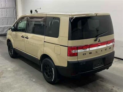 Mitsubishi DELICA D5