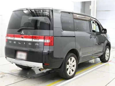 Mitsubishi DELICA D5