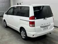 Toyota NOAH лот № 90046 оценка 4  с аукциона в Японии 1