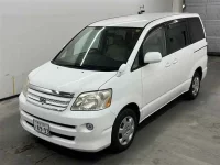 Toyota NOAH лот № 90046 оценка 4  с аукциона в Японии 3