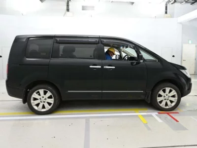 Mitsubishi DELICA D5