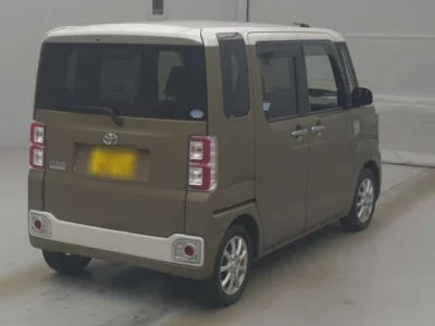 Toyota PIXIS MEGA  с аукциона в Японии