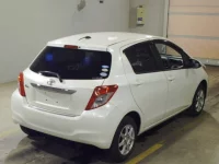 Toyota VITZ лот № 7023 оценка R  с аукциона в Японии 1