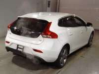 Volvo V40 лот № 7068 оценка 3.5  с аукциона в Японии 1