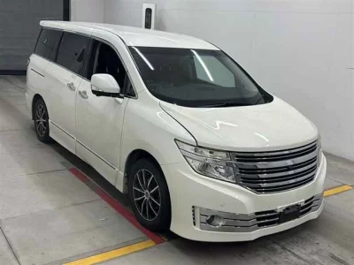 Nissan ELGRAND  с аукциона в Японии