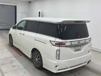 Nissan ELGRAND  с аукциона в Японии