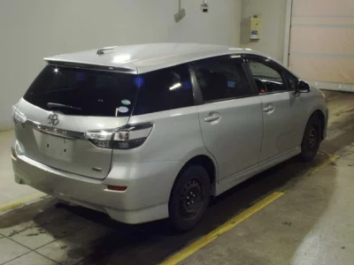 Toyota WISH  с аукциона в Японии