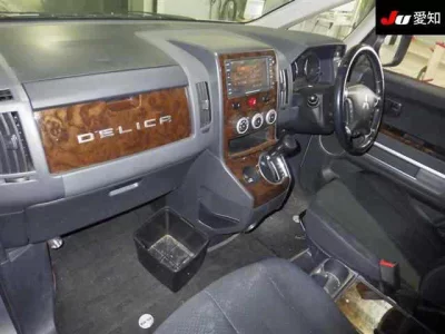 Mitsubishi DELICA D5