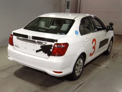 Toyota COROLLA AXIO  с аукциона в Японии