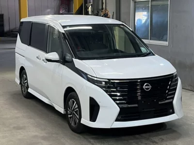 Nissan SERENA  с аукциона в Японии
