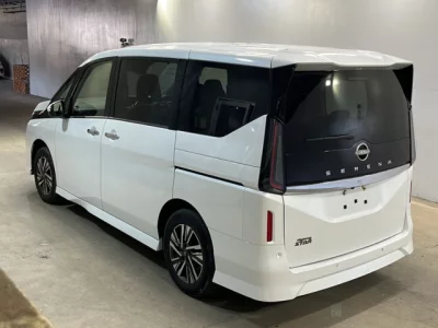 Nissan SERENA  с аукциона в Японии