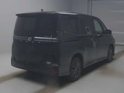 Toyota VOXY  с аукциона в Японии