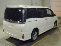 Toyota VOXY лот № 7142 оценка 3  с аукциона в Японии 1