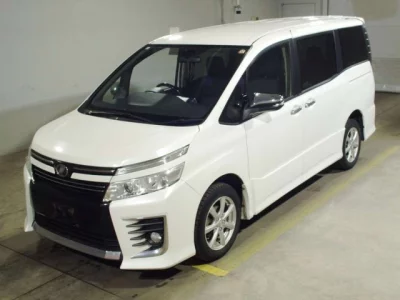 Toyota VOXY  с аукциона в Японии