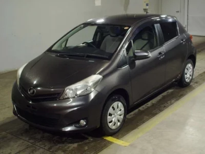 Toyota VITZ  с аукциона в Японии