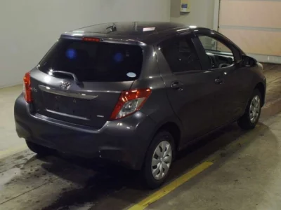 Toyota VITZ  с аукциона в Японии