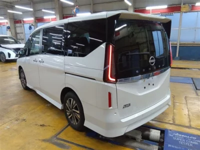 Nissan SERENA  с аукциона в Японии