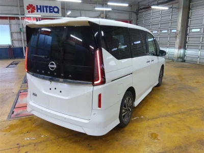 Nissan SERENA  с аукциона в Японии