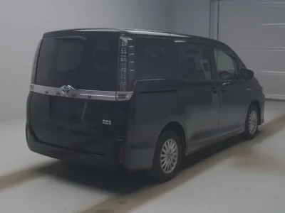 Toyota VOXY  с аукциона в Японии