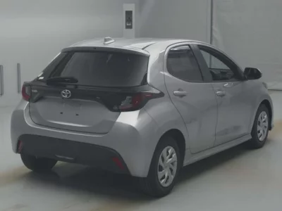 Toyota YARIS  с аукциона в Японии