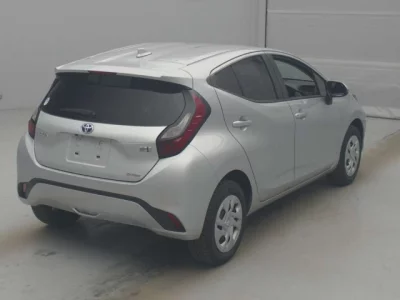 Toyota AQUA  с аукциона в Японии