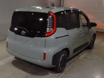 Toyota SIENTA  с аукциона в Японии