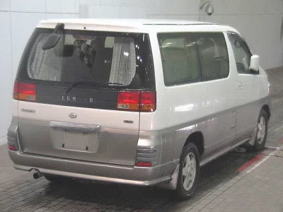 Nissan ELGRAND  с аукциона в Японии