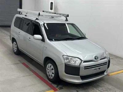 Toyota SUCCEED  с аукциона в Японии