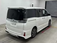 Toyota VOXY лот № 30016 оценка 4  с аукциона в Японии 4