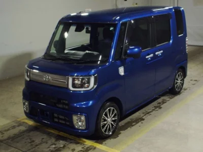 Toyota PIXIS MEGA  с аукциона в Японии
