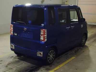 Toyota PIXIS MEGA  с аукциона в Японии