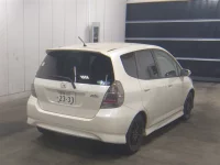 Honda FIT лот № 1076 оценка 3.5  с аукциона в Японии 4