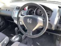 Honda FIT лот № 1076 оценка 3.5  с аукциона в Японии 2
