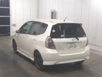 Honda FIT лот № 1076 оценка 3.5  с аукциона в Японии 1