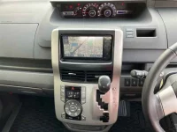 Toyota VOXY лот № 30038 оценка 4  с аукциона в Японии 5