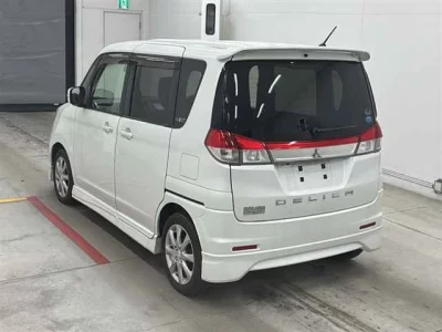 Mitsubishi DELICA D2