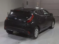 Toyota AQUA лот № 270 оценка R  с аукциона в Японии 1