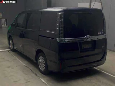 Toyota VOXY  с аукциона в Японии