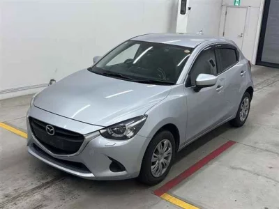 Mazda DEMIO  с аукциона в Японии