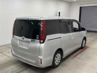 Toyota NOAH лот № 30098 оценка 4  с аукциона в Японии 4