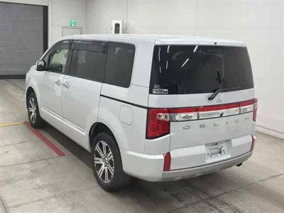 Mitsubishi DELICA D5