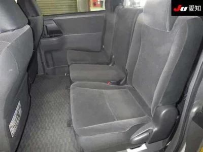 Toyota NOAH  с аукциона в Японии
