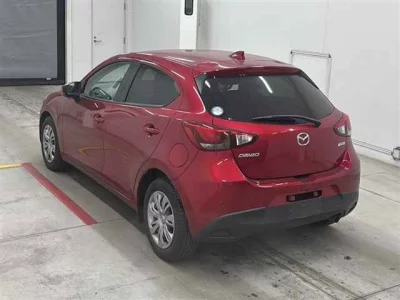 Mazda DEMIO  с аукциона в Японии