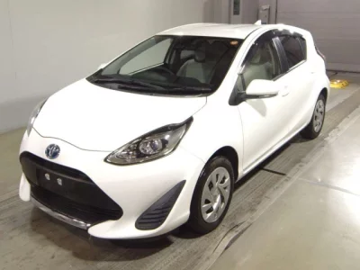 Toyota AQUA  с аукциона в Японии