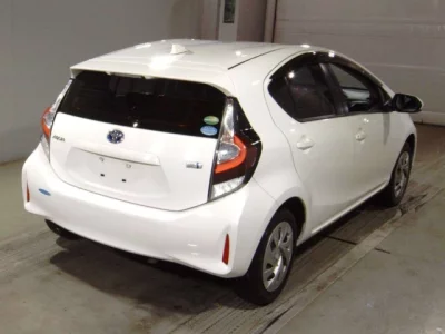 Toyota AQUA  с аукциона в Японии