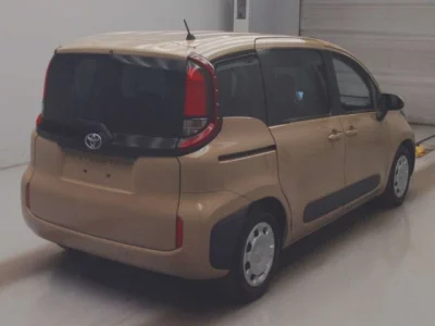 Toyota SIENTA  с аукциона в Японии