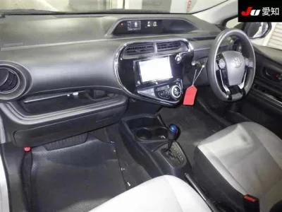 Toyota AQUA  с аукциона в Японии